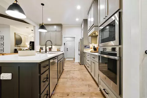 Kitchen - 7205 Havenwood Dr, Benton, AR 72019 photo 5 of 8