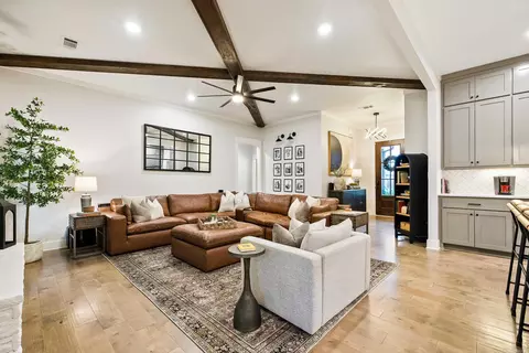 Living - 7205 Havenwood Dr, Benton, AR 72019 photo 3 of 5