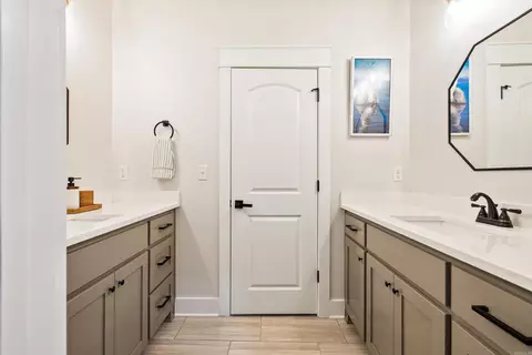 Entry Way - 7205 Havenwood Dr, Benton, AR 72019 photo 5 of 7