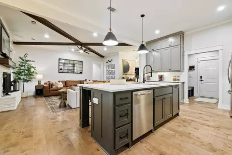 Kitchen - 7205 Havenwood Dr, Benton, AR 72019 photo 4 of 8