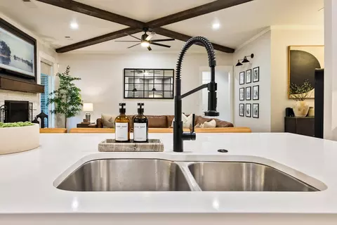Kitchen - 7205 Havenwood Dr, Benton, AR 72019 photo 6 of 8