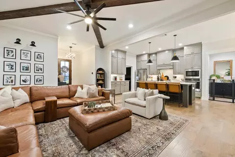 Living - 7205 Havenwood Dr, Benton, AR 72019 photo 4 of 5