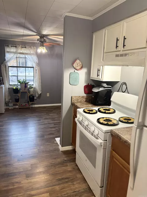 504 S Pine St, Hope, AR 71801 photo 3