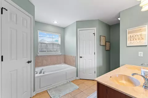Bath - 3983 Eastern Slope Dr, Alexander, AR 72002 photo 1 of 4