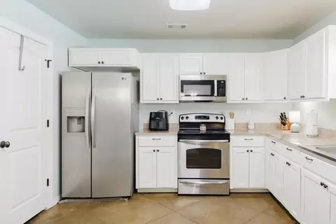 Kitchen - 426 Quantz, Benton, AR 72015 photo 3 of 4