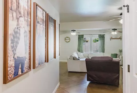 Entry Way - 426 Quantz, Benton, AR 72015 photo 2 of 5