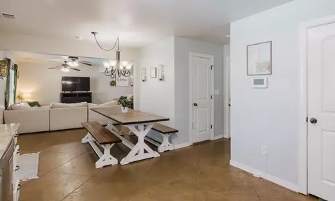 Entry Way - 426 Quantz, Benton, AR 72015 photo 4 of 5