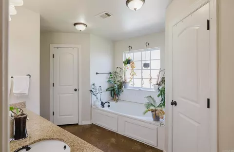 Bath - 426 Quantz, Benton, AR 72015 photo 1 of 5