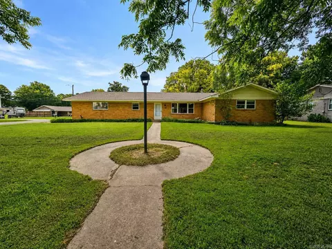 1601 Strait Pl, Stuttgart, AR 72160