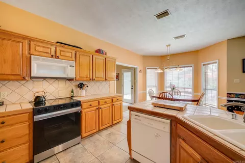 Kitchen - 3255 Chrysler Cv, Conway, AR 72034 photo 2 of 3