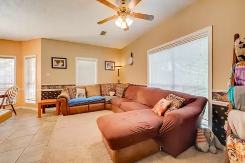 Living - 3255 Chrysler Cv, Conway, AR 72034 photo 6 of 7