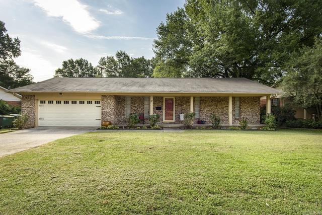 17 Bradford Dr, Little Rock, AR 72227