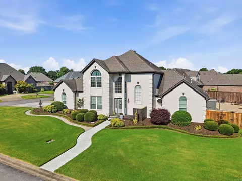 Exterior - 405 Esplanade Ave, Conway, AR 72034 photo 2 of 13