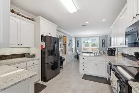 Kitchen - 405 Esplanade Ave, Conway, AR 72034 photo 1 of 4