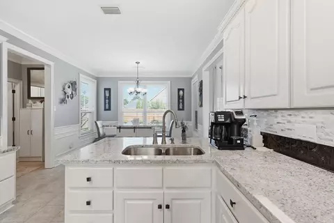 Kitchen - 405 Esplanade Ave, Conway, AR 72034 photo 3 of 4