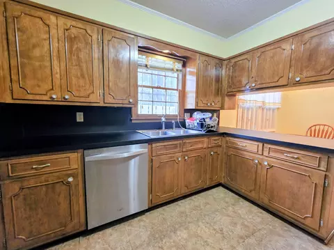 Kitchen - 2600 Beau Monde, Pine Bluff, AR 71603 photo 2 of 3
