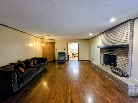 Living - 2600 Beau Monde, Pine Bluff, AR 71603 photo 1 of 4