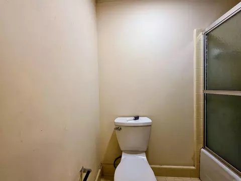 Bath - 2600 Beau Monde, Pine Bluff, AR 71603 photo 4 of 5