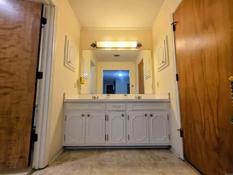 Bath - 2600 Beau Monde, Pine Bluff, AR 71603 photo 3 of 5