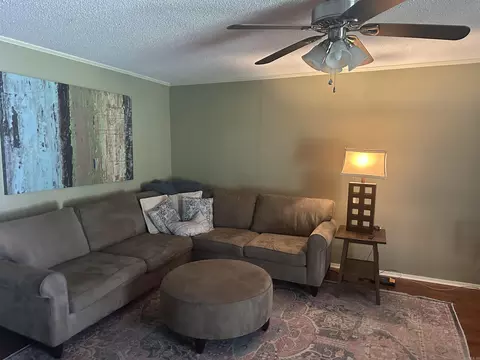 Living - 819 E Unity Rd, Paragould, AR 72450 photo 1 of 2