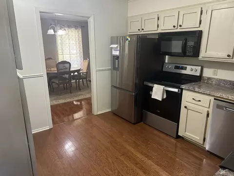 Kitchen - 819 E Unity Rd, Paragould, AR 72450 photo 2 of 2