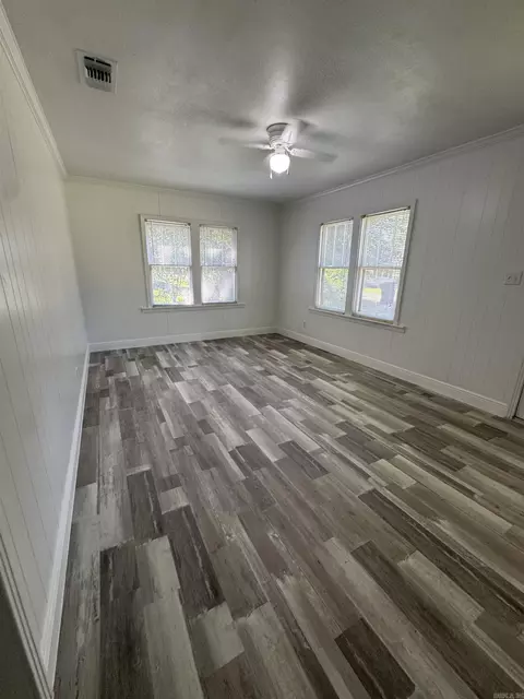 Living - 503 E Roselawn St, Waldo, AR 71770 photo 1 of 1