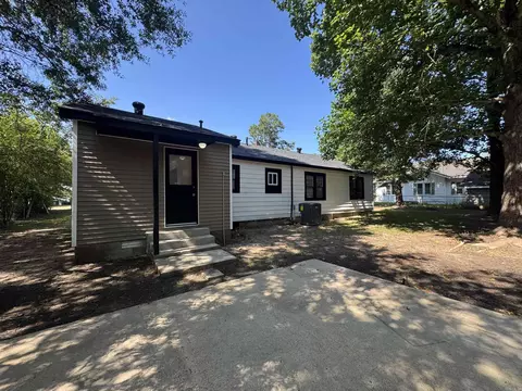 Exterior - 503 E Roselawn St, Waldo, AR 71770 photo 2 of 3