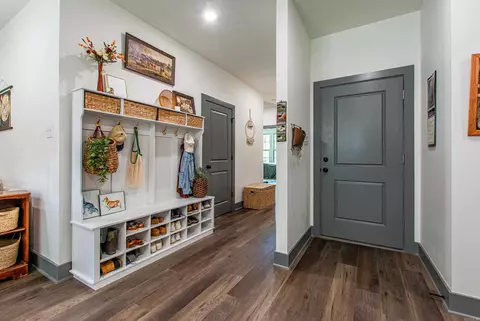 Entry Way - 2691 Juniper Dr, Benton, AR 72019 photo 5 of 6
