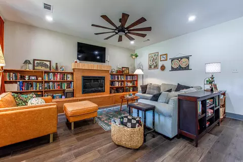 Living - 2691 Juniper Dr, Benton, AR 72019 photo 1 of 2