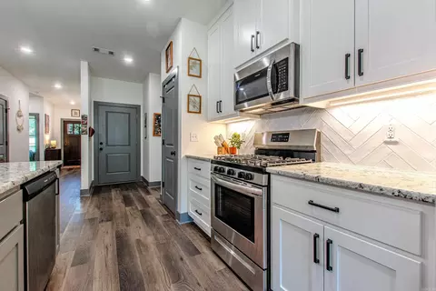 Kitchen - 2691 Juniper Dr, Benton, AR 72019 photo 5 of 5