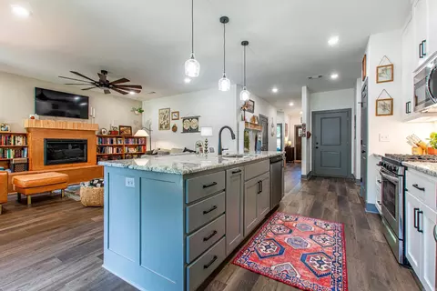 Kitchen - 2691 Juniper Dr, Benton, AR 72019 photo 4 of 5
