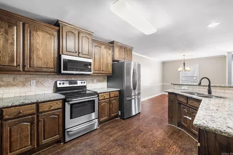 Kitchen - 2411 Lancashire Ln, Cabot, AR 72023 photo 2 of 2