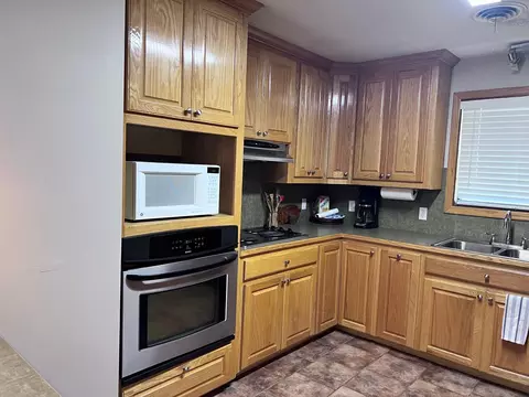 Kitchen - 236 N Riverview Ln, Mountain View, AR 72560 photo 1 of 3