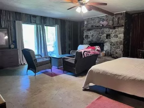 Bedroom - 236 N Riverview Ln, Mountain View, AR 72560 photo 6 of 6