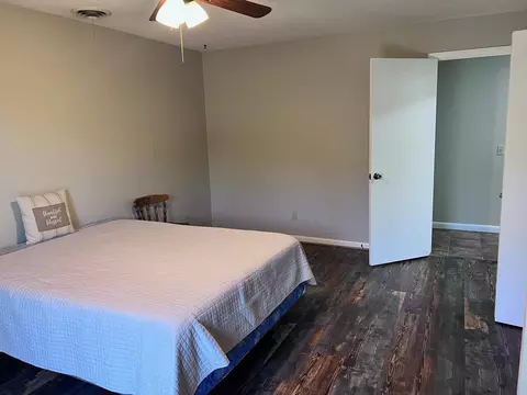 Bedroom - 236 N Riverview Ln, Mountain View, AR 72560 photo 2 of 6
