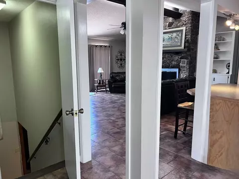Entry Way - 236 N Riverview Ln, Mountain View, AR 72560 photo 1 of 4