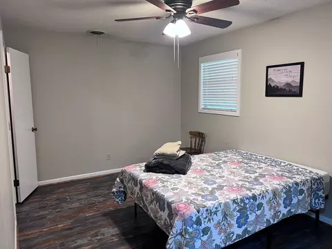 Bedroom - 236 N Riverview Ln, Mountain View, AR 72560 photo 3 of 6