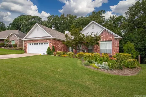 61 Bouresse Dr, Little Rock, AR 72223