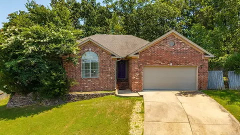 94 Emerald Dr, Maumelle, AR 72113