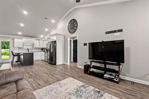 Entry Way - 29 Patti Cv, Ward, AR 72176 photo 2 of 3