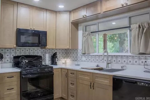 Kitchen - 156 Polk Road 38, Hatfield, AR 71945 photo 3 of 4