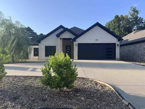 8200 Kanis Pines Dr, Little Rock, AR 72204