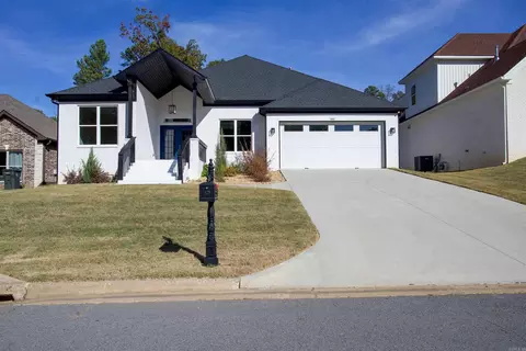8116 Kanis Pines Dr, Little Rock, AR 72204