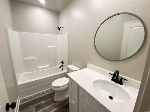 Bath - 1229 Stella Ln, Trumann, AR 72472 photo 6 of 7