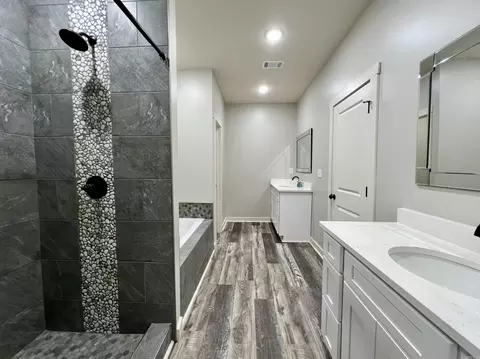 Bath - 1229 Stella Ln, Trumann, AR 72472 photo 1 of 7