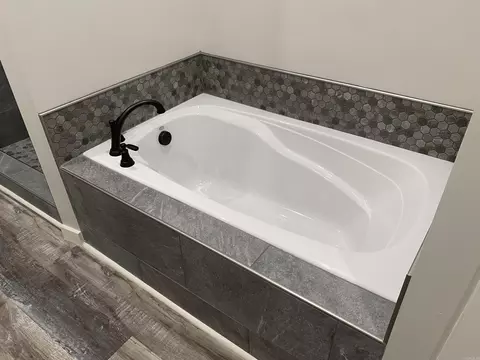 Bath - 1229 Stella Ln, Trumann, AR 72472 photo 5 of 7