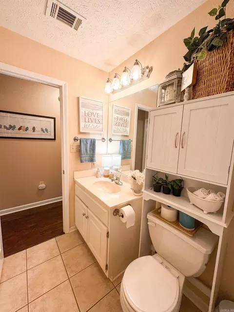 Bath - 301 Crain, Searcy, AR 72143 photo 3 of 3