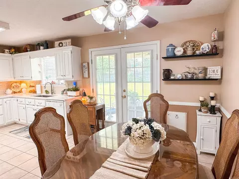 Dining - 301 Crain, Searcy, AR 72143 photo 2 of 2