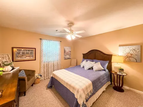 Bedroom - 301 Crain, Searcy, AR 72143 photo 5 of 8