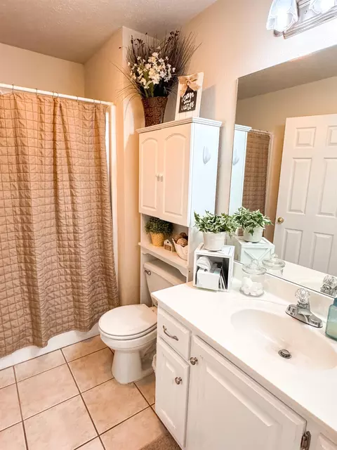 Bath - 301 Crain, Searcy, AR 72143 photo 1 of 3